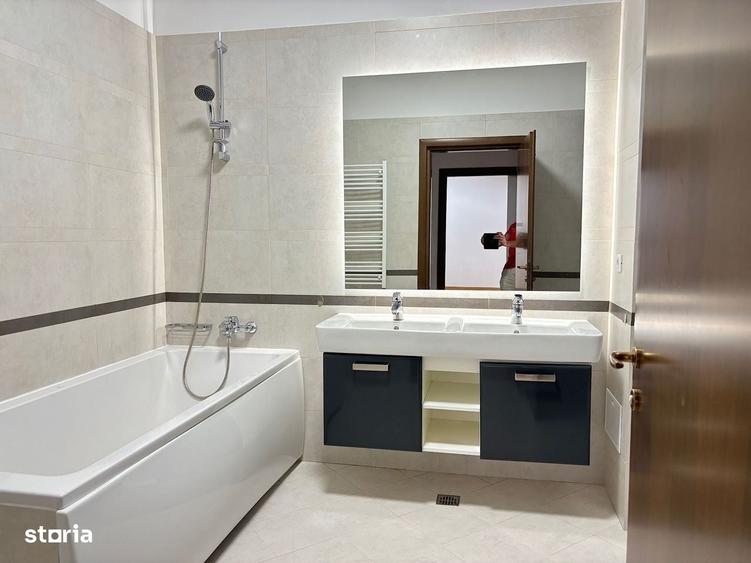 Apartament cu 4 camere în Grozești