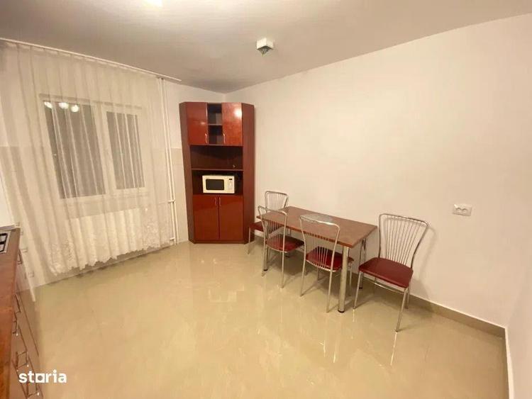 Apartament cu 3 camere, mobilat în Complex Studențesc