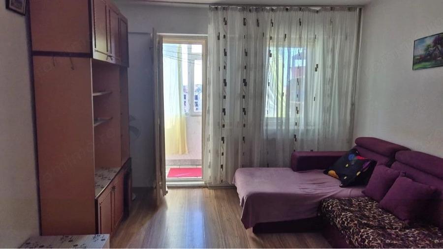 Apartament cu 2 camere decomandat în Casa de Cultură