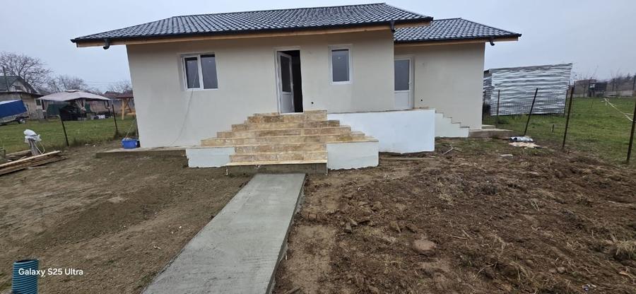 Casă individuală cu 3 camere cu Garaj în Ciurea