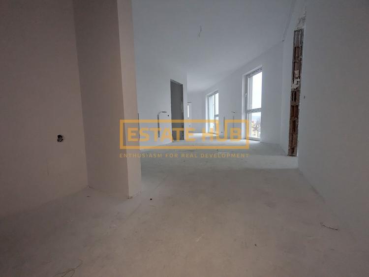 Apartament cu 3 camere semidecomandat în Între Lacuri