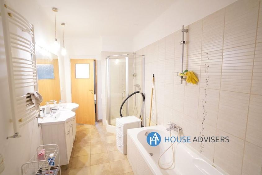 Apartament cu 4 camere în Romană