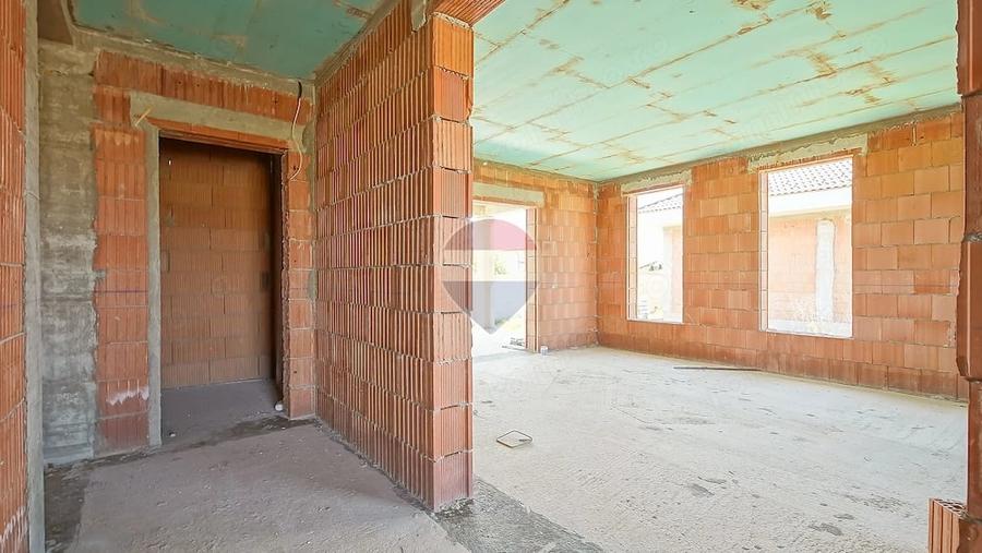 Casă cu Teren 500 Mp în Cristian