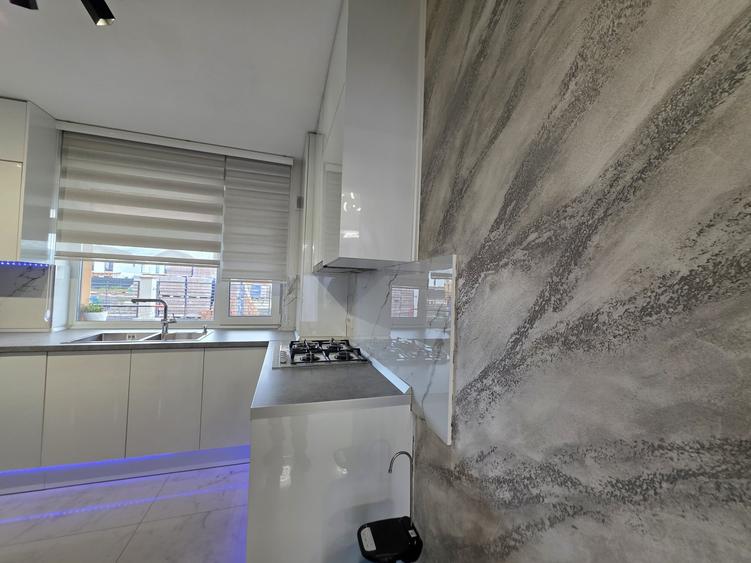 Duplex cu 4 camere cu Canalizare în Stupini
