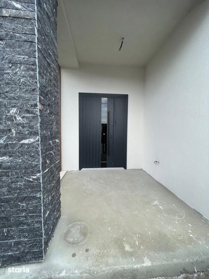 Casă cu 5 camere cu Teren 330 Mp în Central
