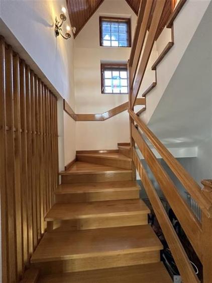 Casă individuală cu 4 camere cu Teren 600 Mp în Central