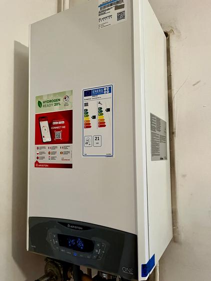 Apartament cu 3 camere semidecomandat în Calea Victoriei