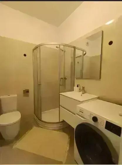 Apartament cu 3 camere semidecomandat, mobilat în Titan