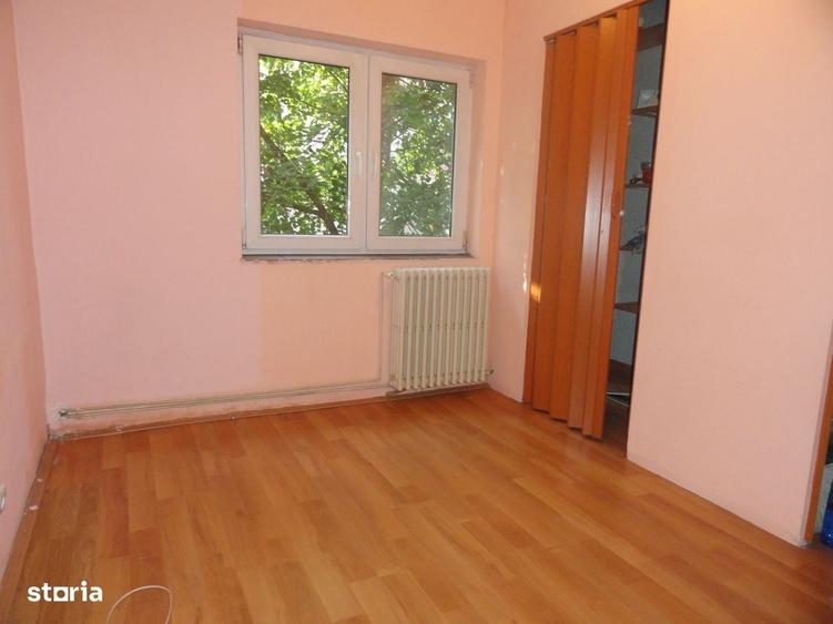 Apartament cu 4 camere decomandat în Micălaca