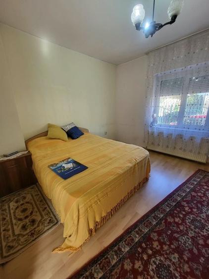 Casă individuală cu 6 camere cu Canalizare în Vatra Luminoasă