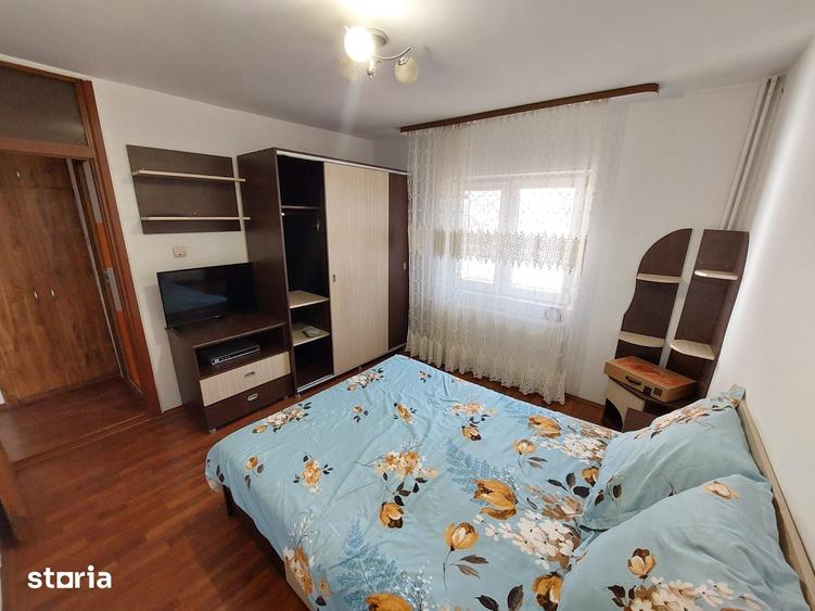 Apartament cu 4 camere decomandat în Micro 8