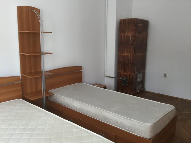 Casă individuală cu 4 camere cu Canalizare în Central