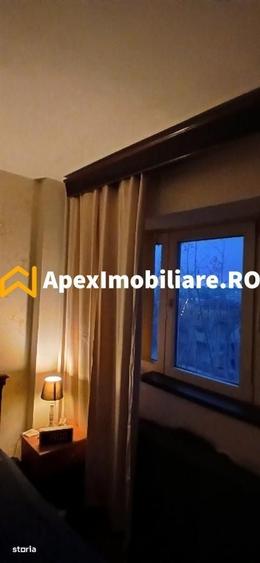 Apartament cu 3 camere semidecomandat în Victoriei