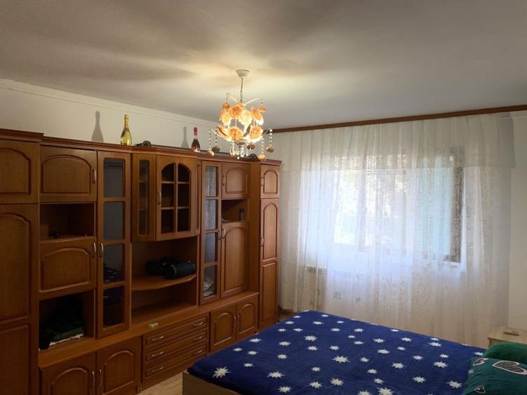 Garsonieră decomandată în Sud