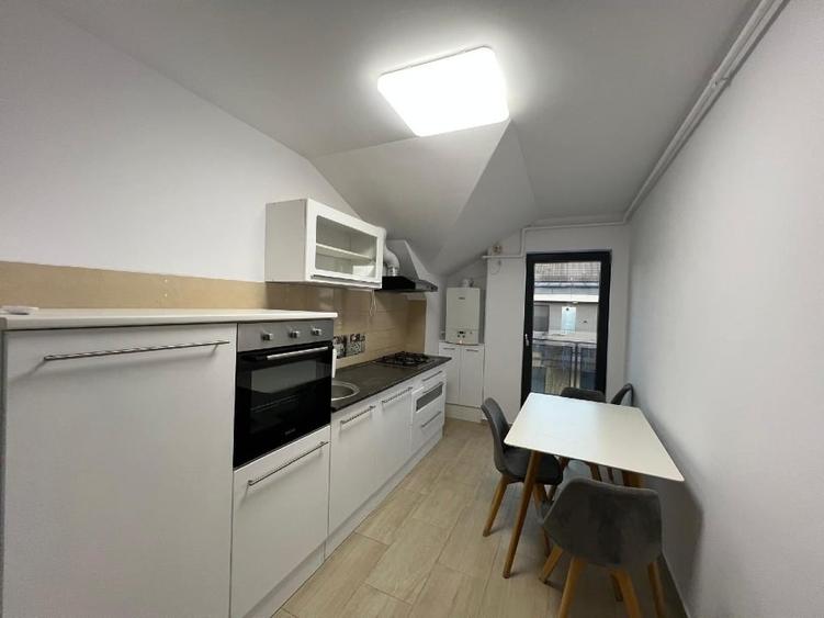 Apartament cu 3 camere decomandat, mobilat în Dumbrăvița