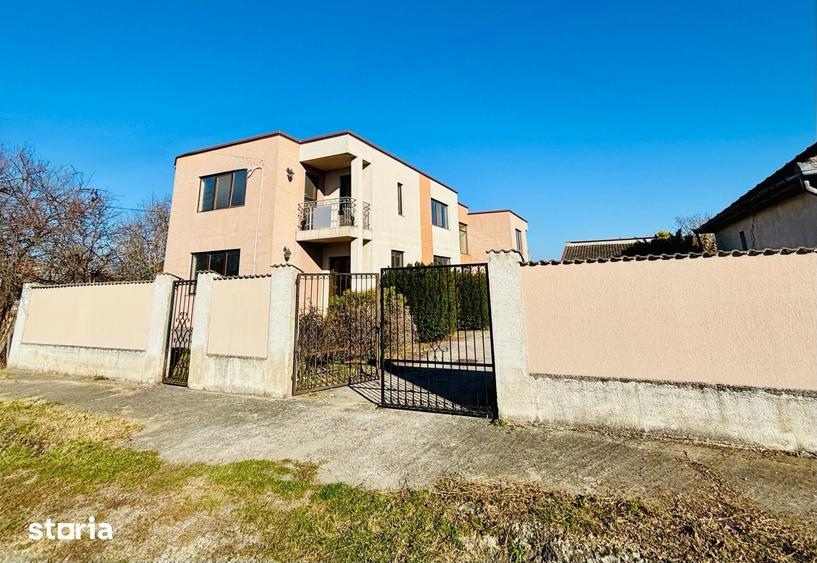 Casă cu 5 camere cu Teren 1000 Mp în Saca