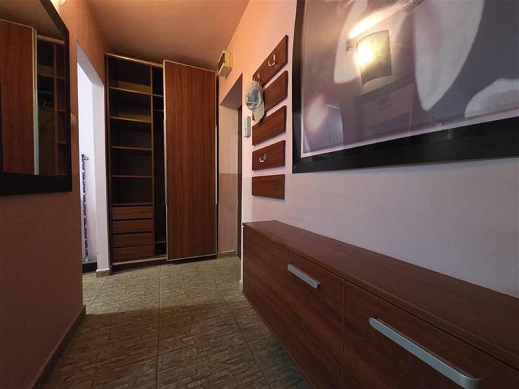 Garsoniera spatioasa de inchiriat str. De Mijloc - 10