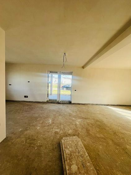 Casă individuală cu 4 camere cu Canalizare în Sântandrei