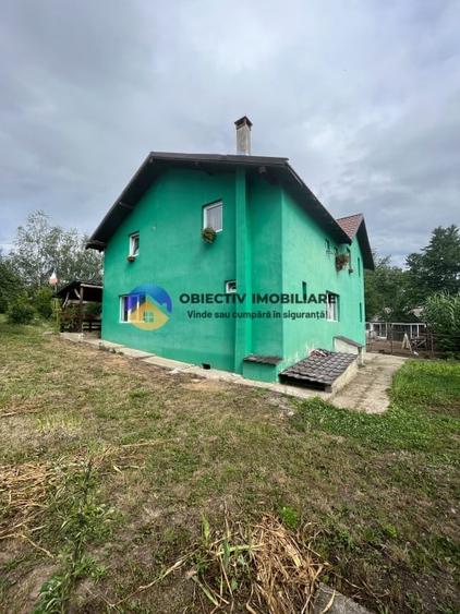 Casă individuală cu 6 camere cu Teren 2088 Mp în Hârtop