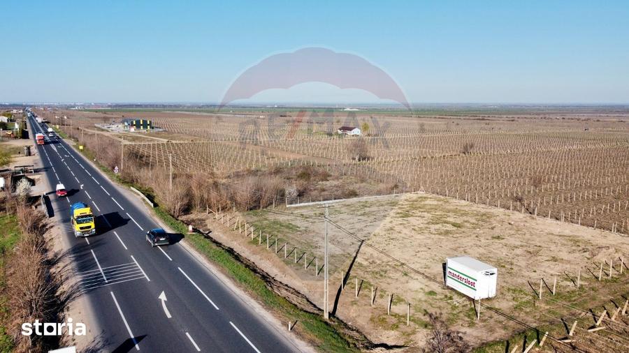Spațiu comercial, de 2,500 mp, în Central