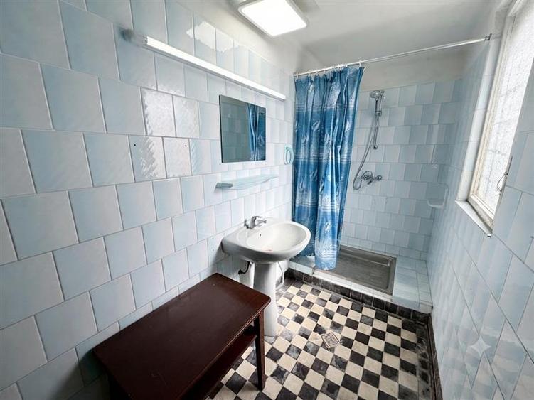 Casă individuală cu 4 camere cu Canalizare în Centrul Civic