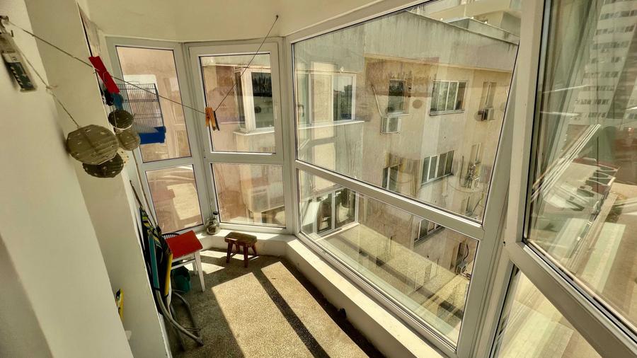Apartament cu 3 camere decomandat în Capitol