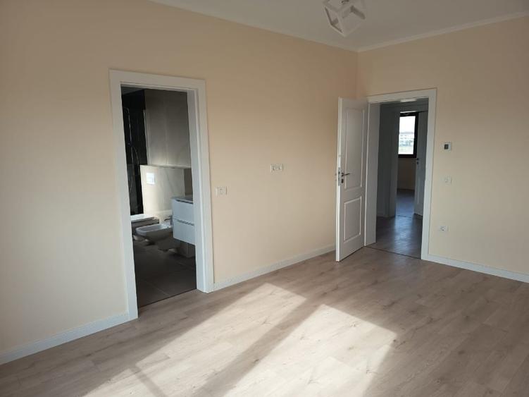 Duplex cu 5 camere cu Canalizare în Dumbrăvița