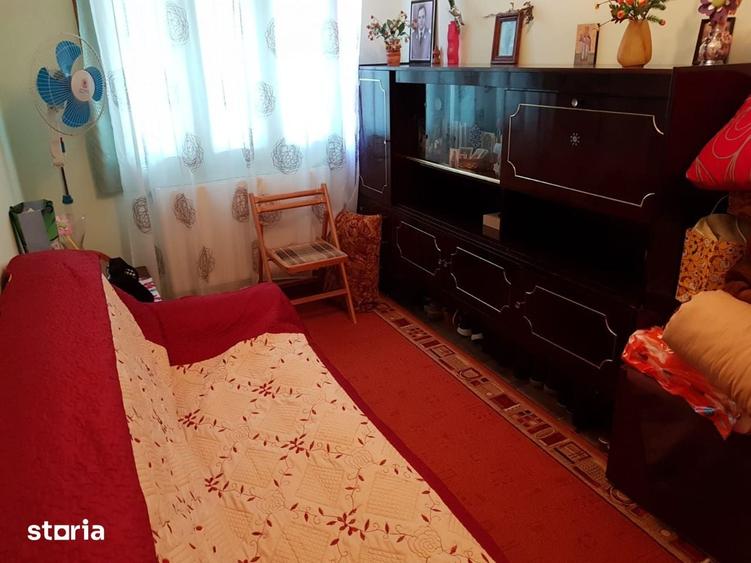 Apartament cu 3 camere semidecomandat în Central