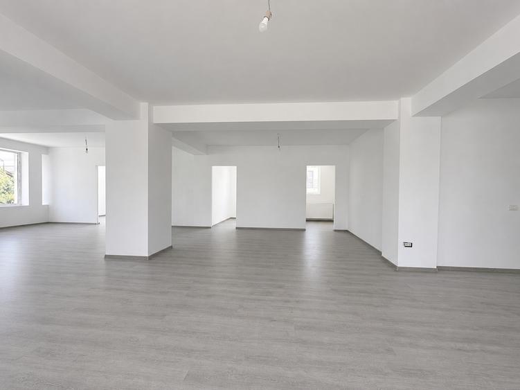 Spațiu comercial, de 141 mp, în Bragadiru