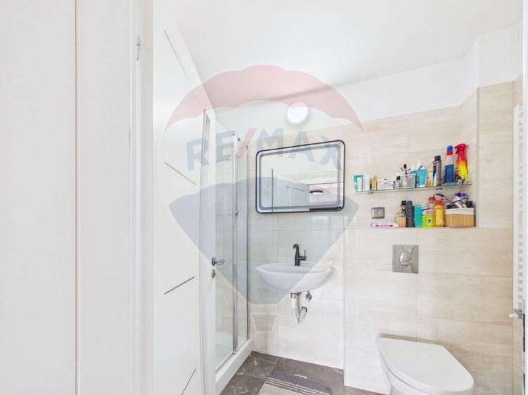 Casă individuală cu 11 camere cu Teren 5134 Mp în Gruiu