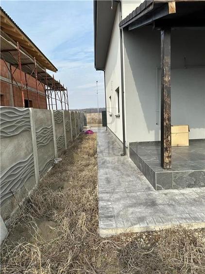 Duplex cu 3 camere cu Teren 375 Mp în Moșnița Nouă