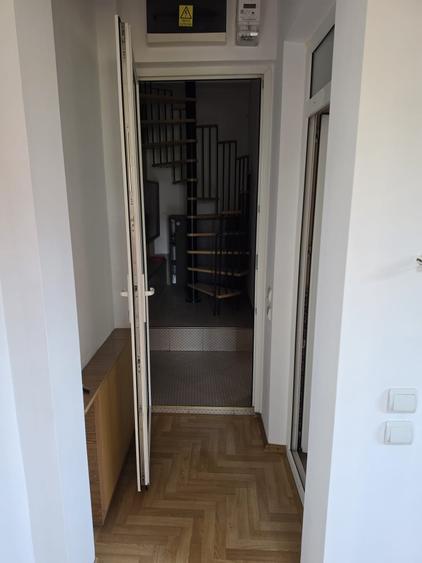 Apartament cu 4 camere semidecomandat în Mihai Bravu