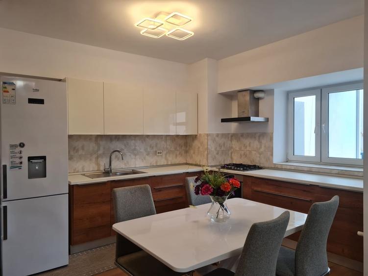 Apartament cu 3 camere decomandat în Nord
