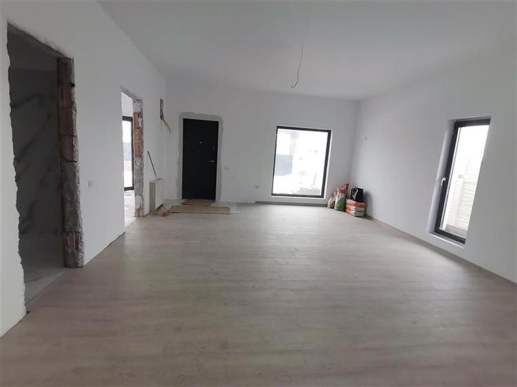 Casă individuală cu 3 camere cu Teren 320 Mp în Central