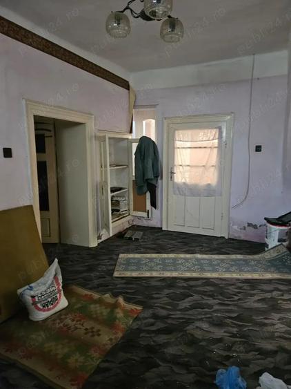 Casă cu 3 camere în Central