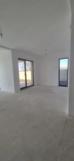 Casă cu Teren 392 Mp în Dumbrăvița
