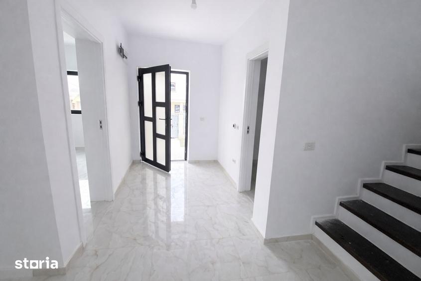 Casă cu 5 camere cu Teren 500 Mp în Podu Roș