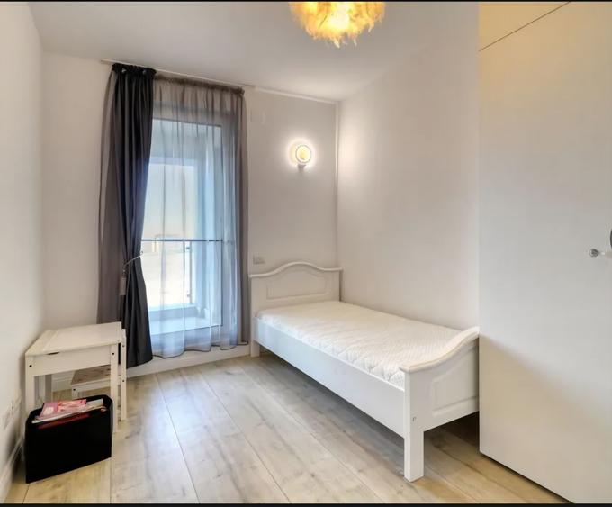 Apartament cu 3 camere decomandat în Sisești