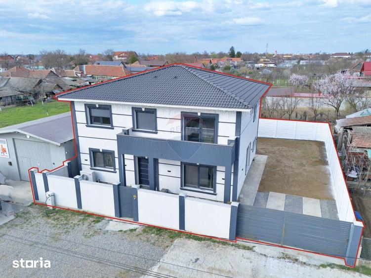Casă cu 5 camere cu Teren 382 Mp în Zimandu Nou