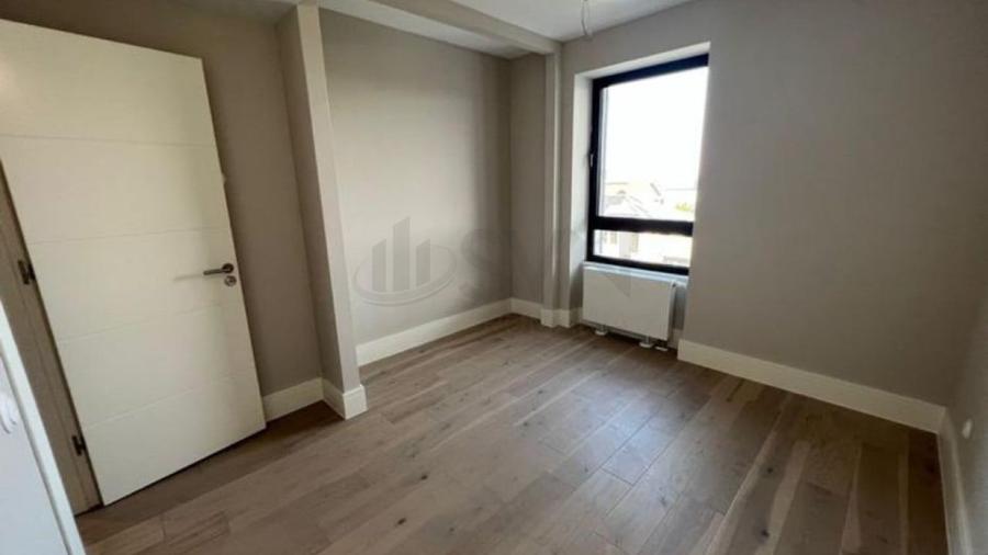 Apartament cu 4 camere semidecomandat, mobilat în Pipera