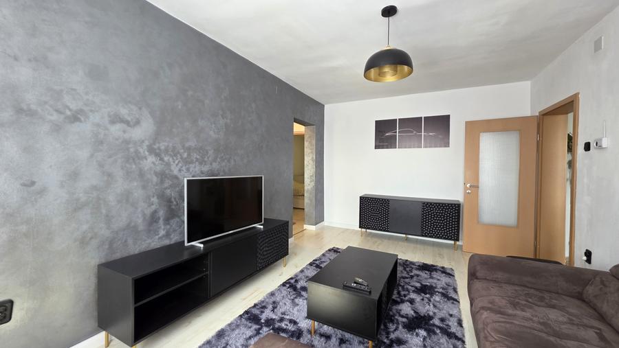 Apartament cu 3 camere semidecomandat, mobilat în Circumvalațiunii