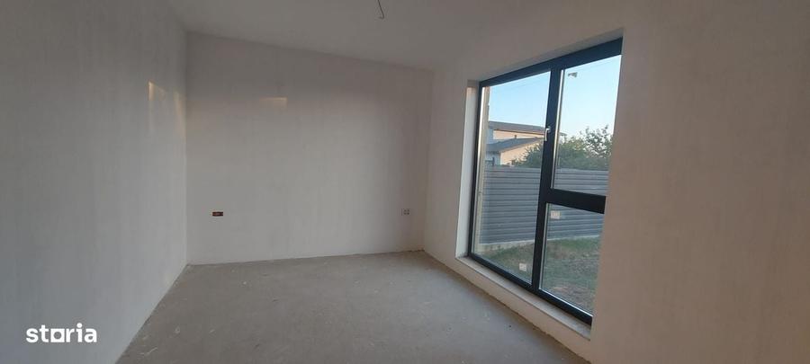 Casă cu 4 camere cu Teren 450 Mp în Periș