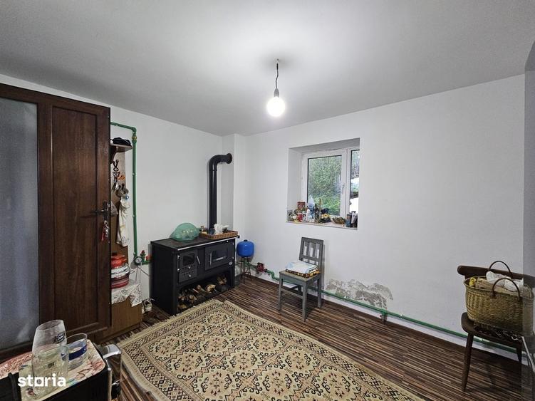 Casă cu 4 camere în Lăpușnic