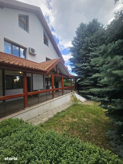 Casă cu 8 camere cu Teren 1500 Mp în Valea Lupului