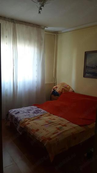 Apartament cu 3 camere decomandat în Drumul Sării