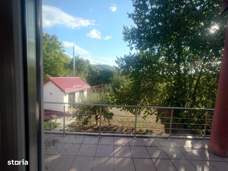 Casă cu 4 camere cu Teren 1000 Mp în Cristian