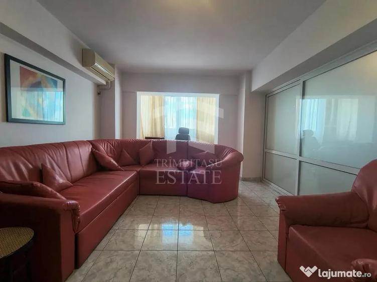Apartament cu 3 camere semidecomandat în Panduri