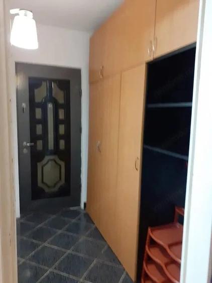 Garsonieră semidecomandată, mobilată în Lunei