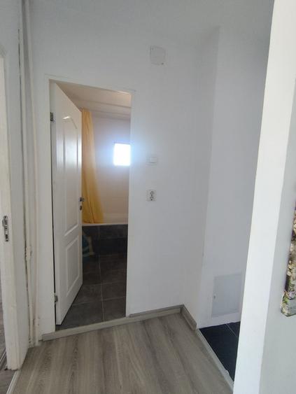Apartament cu 2 camere semidecomandat în Rahova