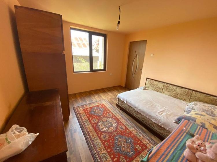 Casă cu 6 camere cu Teren 1300 Mp în Seciu